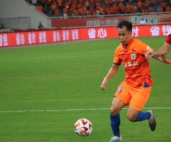 尤其是威利斯罹患痴呆症后，黛米对他的照顾也是无微不至。