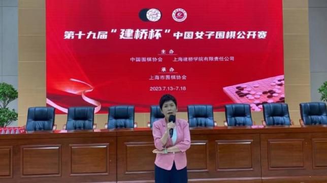 上狮文化上狮文化重点推荐7部新片：《欢迎来龙餐馆》《用武之地》《吉祥照相馆》《我的妈耶》《火星计划》《野象小姐》《内幕》。