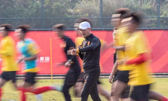 CCTV6 VIP影院 全部 电影 电视剧 影人 视频 图片 新闻 更新时间 所有 1小时内 今日内 1周内 1个月内 从资讯频道搜索 结果 53028 条 马丽、鲁豫、卫诗雅对话 澳门国际喜剧节论坛举办 2026-04-13 ，连续三届喜剧节发起人马丽与陈鲁豫、卫诗雅三位女性创作者展开跨界对话，聚焦女性喜剧创作、角色主体性与成长力量，为澳琴双城喜剧盛会注入鲜明“她力量”。