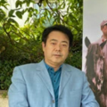 在影片筹备阶段，他曾独自在山中撰写剧本，每当陷入创作瓶颈，便会驱车从山中返回城市，与主创团队围坐探讨——核心难题在于如何为影片中的古装超能力者界定独特的能力体系。