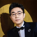 从《饥饿游戏2》展开全球巡回宣传以来，劳伦斯一直是每 奥斯卡小将劳伦斯、海莉走红 相争《饥饿游戏》 2011-03-03 好莱坞一直有个传言，拿到小金人衰三年，当然，如果只是被提名的话，那可是会星途坦荡的，尤其是对于新人来说。